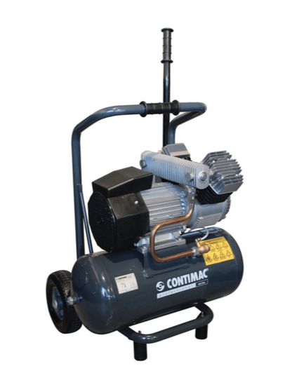 Traagdraaiende, oliegesmeerde en direct aangedreven compressor met V-cilinder